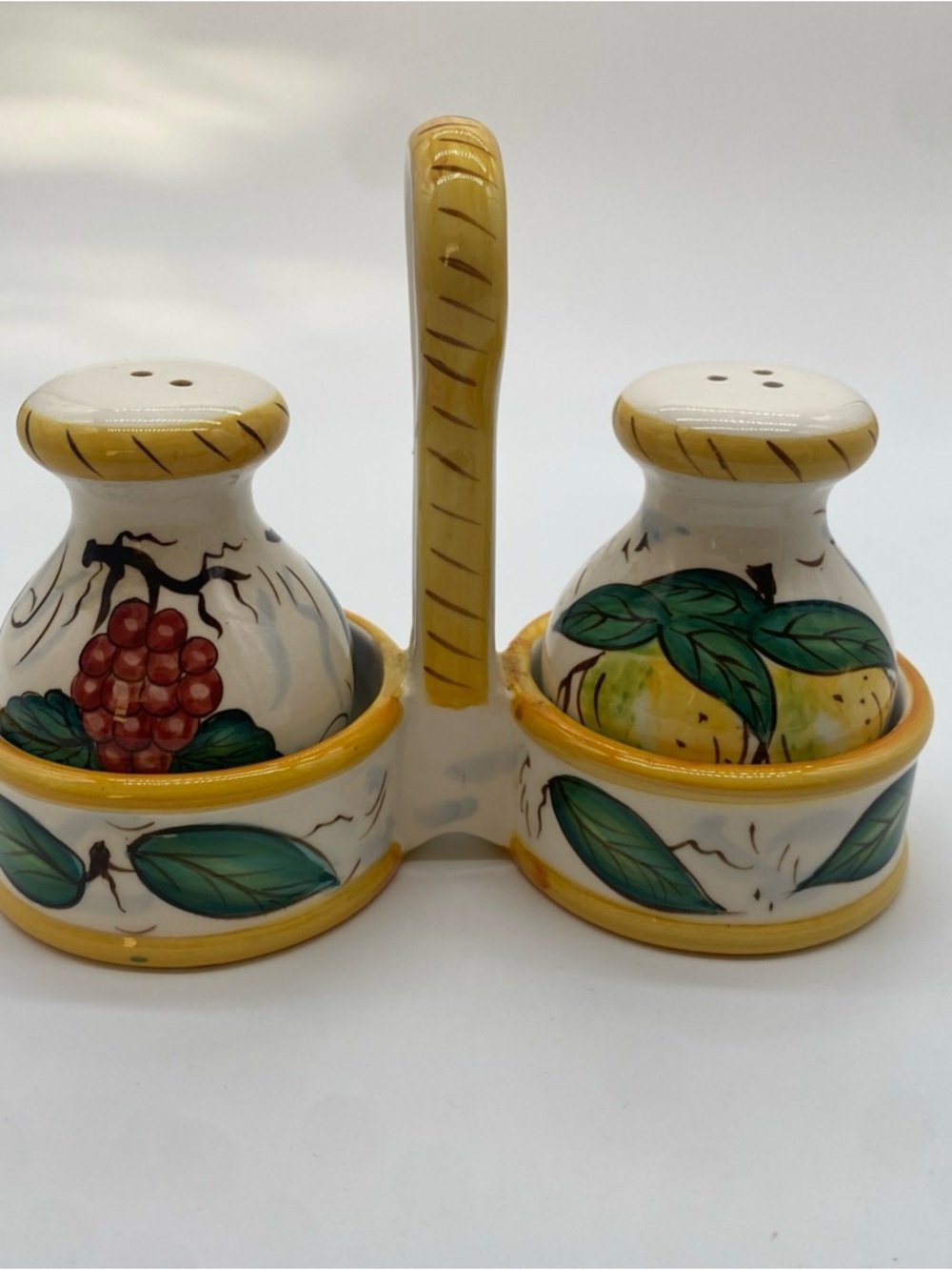 Salt and pepper shakers with caddie - Picture 2 of 10